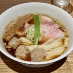 らぁ麺 紫陽花 - 煮干しらぁ麺+黒豚わんたん 2100円