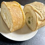 清月 - 料理写真:左が桃、右がシャインマスカット