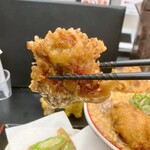 唐揚げ、にゅ〜〜ん！　※かなりデカいよ