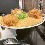 極楽うどん TKU - 鶏天鶏卵カレーうどん中盛り　1,410円(税込)   ※器は深い
