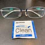 極楽うどん TKU - メガネ拭きを、サービスでくれたので、その場で拭きましたよ