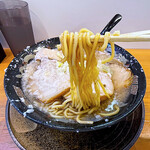 らーめん平太周 - 中太の麺