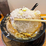 らーめん平太周 - 背脂に覆われたチャーシュー