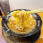 らーめん平太周 - ピリ辛さとお酢でサッパリしたスープが良い感じです