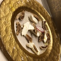 博多美食と日本酒　響喜 - カマンベールとドライ無花果/チーズの塩味と無花果の甘味が一体となって... スッキリ系日本酒に