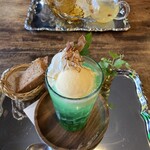 カフェジジ - 娘のオーダーした懐かしいクリームソーダー