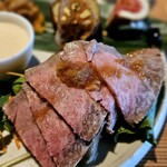 小田垣豆堂 - 丹波篠山牛のローストビーフ　とろろをかけると美味しい♪
