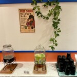 油そば マイケル - 黒烏龍茶にデトックスウォーター