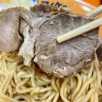 油そば マイケル 御茶ノ水店 - 分厚いチャーシューでした