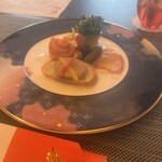 オーブ ダイニング ワイン&バー - オードブル盛合せ
      レバーパテ生ハムスモークサーモン
      モッツァレラチーズのカプレーゼ
      自家製ピクルス