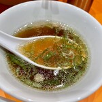 油そば マイケル 御茶ノ水店 - サービスのスープ