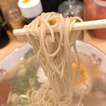 一大ラーメン - 麺が美味い。
      凄く小麦を感じる麺。