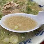322726076 - 豚骨スープ