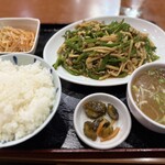 十八番 - 青椒肉絲定食(1,100円)