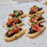 メロディア - タプナードとトマトのブリュスケッタ