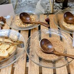 メロディア - クリスピーキヌア 松の実 ヘーゼルナッツ ガーリッククルトン