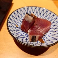SUSHI TOKYO TEN、 横浜店 - 勝浦 カツオの玉ねぎ醤油（刺身）