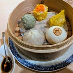 ごま中華 喜界星 - 料理写真:選べる蒸し点心5種盛り合わせ 2,250円✨️10種から選べて、小籠包、鶏とほうれん草のつくね焼売、豚とえびの広東焼売、彩り野菜とフカヒレの蒸し餃子、喜界島担々まんじゅうを♪