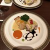 フレンチレストラン ホンダ - スズキ（カレーパウダー掛け）とりもも肉（バルサミコソース添え）