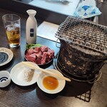 ホルモンたにさき - チェイサーのウーハイとともに焼きに入りやす爆