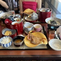 日本料理 初海 - 