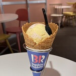 サーティワンアイスクリーム - 料理写真:バナナアンドストロベリー（ワッフルコーン）