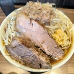 らーめん菊 - らーめん1200円 ニンニクヤサイアブラ（味薄め）