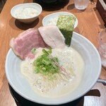 極み鶏そば 鶏と麦ときどき豚 - 