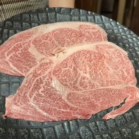 焼肉×創作びすとろ 笑進笑明 - 牛トロ炙り焼き 自家製うめ出汁