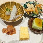 和酒bar シンメ - お通し（おつまみ五点盛り）