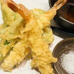 旬魚と個室 和食りん  - 海老とアスパラガスの天ぷら