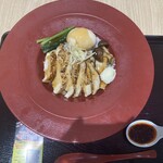 小谷サービスエリア(下り線) スナックコーナー・フードコート - 広島熟成鶏の炙りチャーシュー丼1,350円