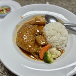 Dang-Dum Restaurant - 料理写真:มัสมั่นน่องไก่
Chicken massaman