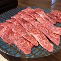 焼肉×創作びすとろ 笑進笑明 - 和牛赤身ロースと日替わり和牛の溶岩焼肉（2人前）