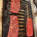 神戸牛焼肉と冷やしピーマン 金肉屋 - 