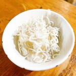 居酒屋 すずもと - お通し(しらすおろし)
