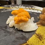 鮨げん家 - 剣先いかと塩水ウニ