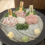 阿波尾鶏と大山 鶏しん - 地鶏のの刺身ね、コレもまぁまぁよ。