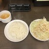 やっぱりステーキ - セルフでご飯とキャベ千、スープを。