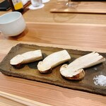 柚木元 - 焼き松茸　鮮度抜群。繊維感、薫り、みずみずしさが文句なし最高！　柚木元さんを超える松茸はない