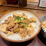 やえす初藤 - もつ煮丼 