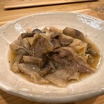 柚木元 - 長野産小麦でつくる平打ち麺が木の子の旨味を吸って優しく美味い　みなさんが唸る日本料理の良さを感じる一皿