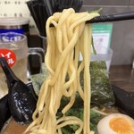 せい家 - 麺の感じ