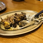 丸万焼鳥 - もも焼き骨付き
