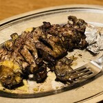 丸万焼鳥 - もも焼き骨付き
