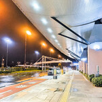 エアポートラウンジ 南 - 夜の高松空港 朝は晴れていましたが、到着すると雨でした。