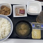 吉野家 - 2025/10/08
納豆定食 大飯+並飯 430円→330円
肉だく（牛小鉢） 222円→122円
持ち帰り肉だく （牛小鉢） 218円→118円×2個
✳︎朝得クーポン -100円
✳︎肉だく祭