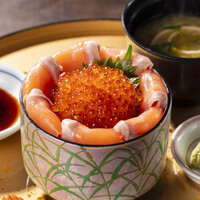 生サーモンいくら丼