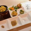 肉匠こば - 前菜①キムチ4種類(白菜茎キムチ&白菜葉先キムチ&胡瓜キムチ&大根キムチ)②もやしナムル