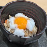 金澤 せつ理 - カニと松茸のご飯　一杯目は卵かけ。外人さんも美味そうに食べてた